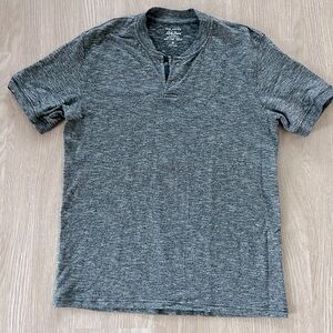 Lucky Brand | men’s medium gray T-shirt with buttons